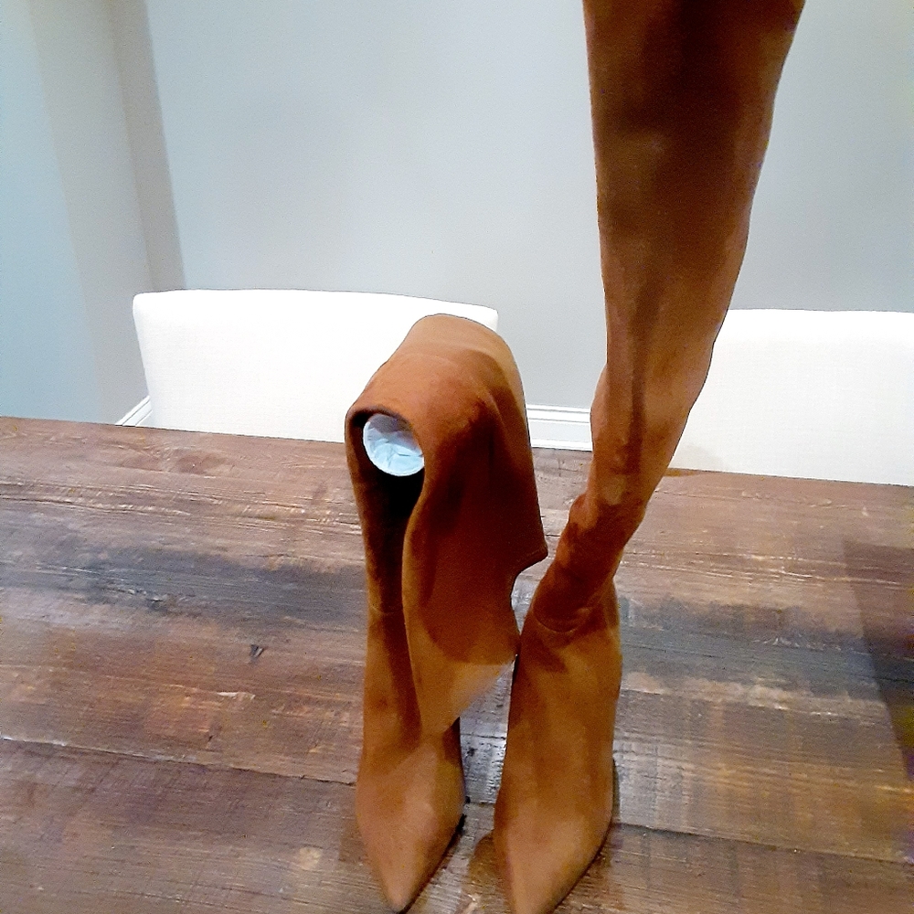 BOOTS - Picture 7 of 16